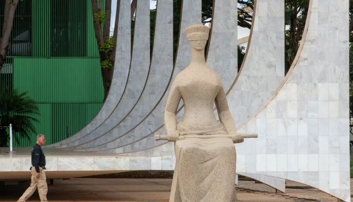  Defesa de Bolsonaro volta a pedir prisão domiciliar 